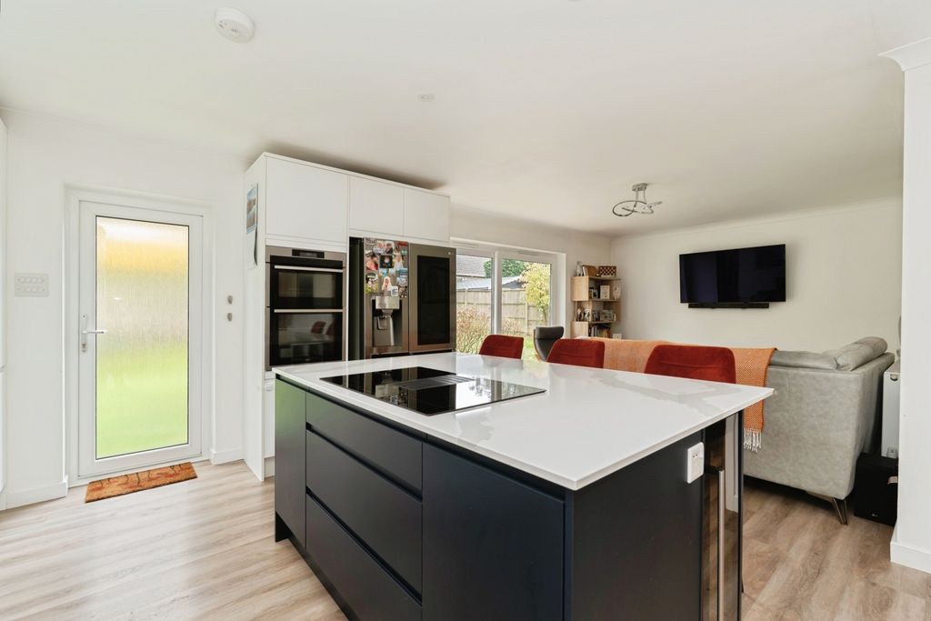 Property photo 3 of 20 Pbox-Img.Jpg