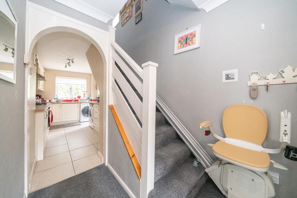 Property photo 2 of 16 37-Hunting-Gate-.Jpg