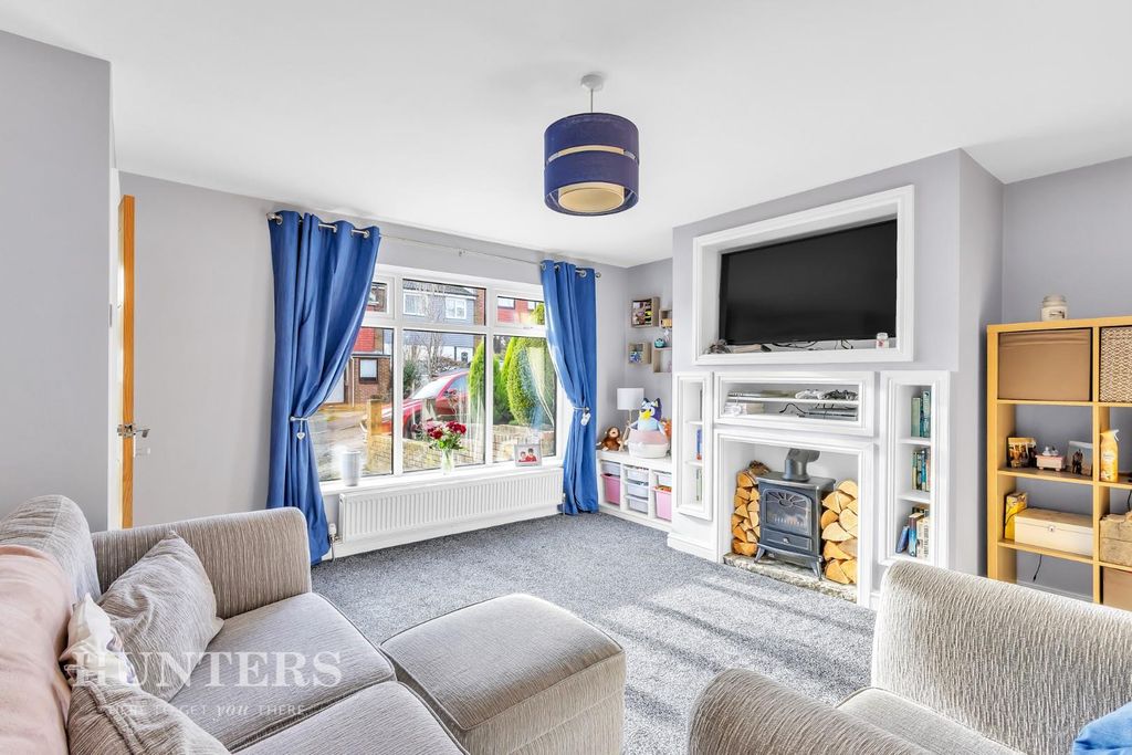 Property photo 2 of 17 Lounge
