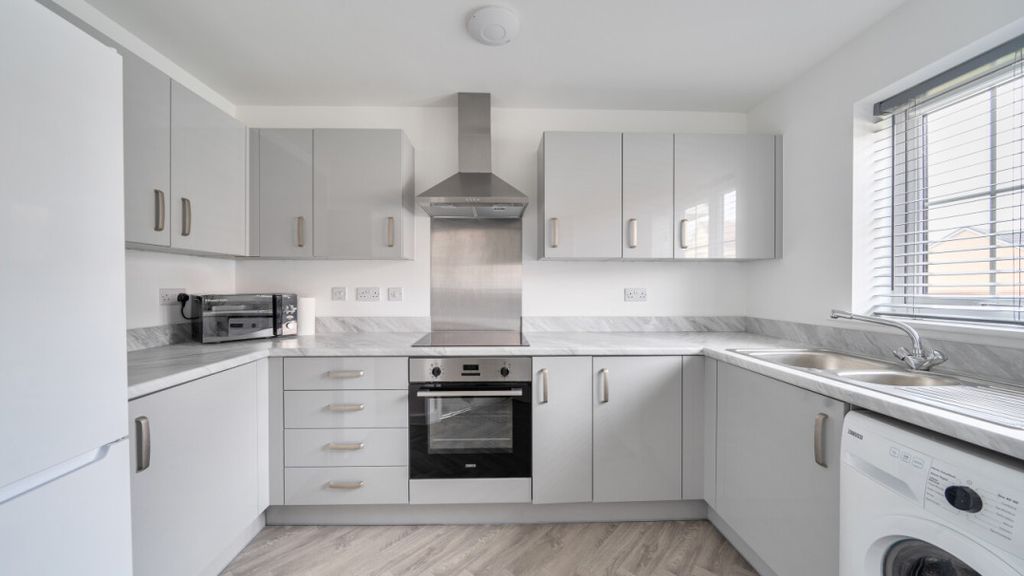 Property photo 2 of 21