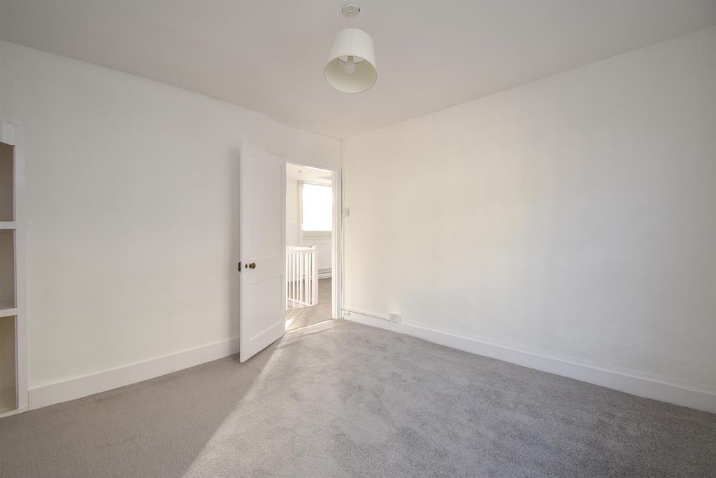 Property photo 2 of 10 Bedroom