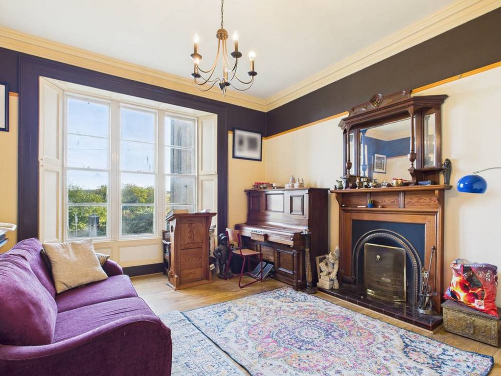 Property photo 3 of 37