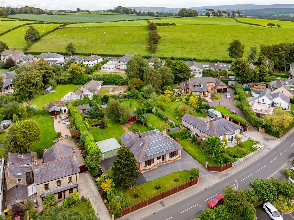 Property photo 2 of 29