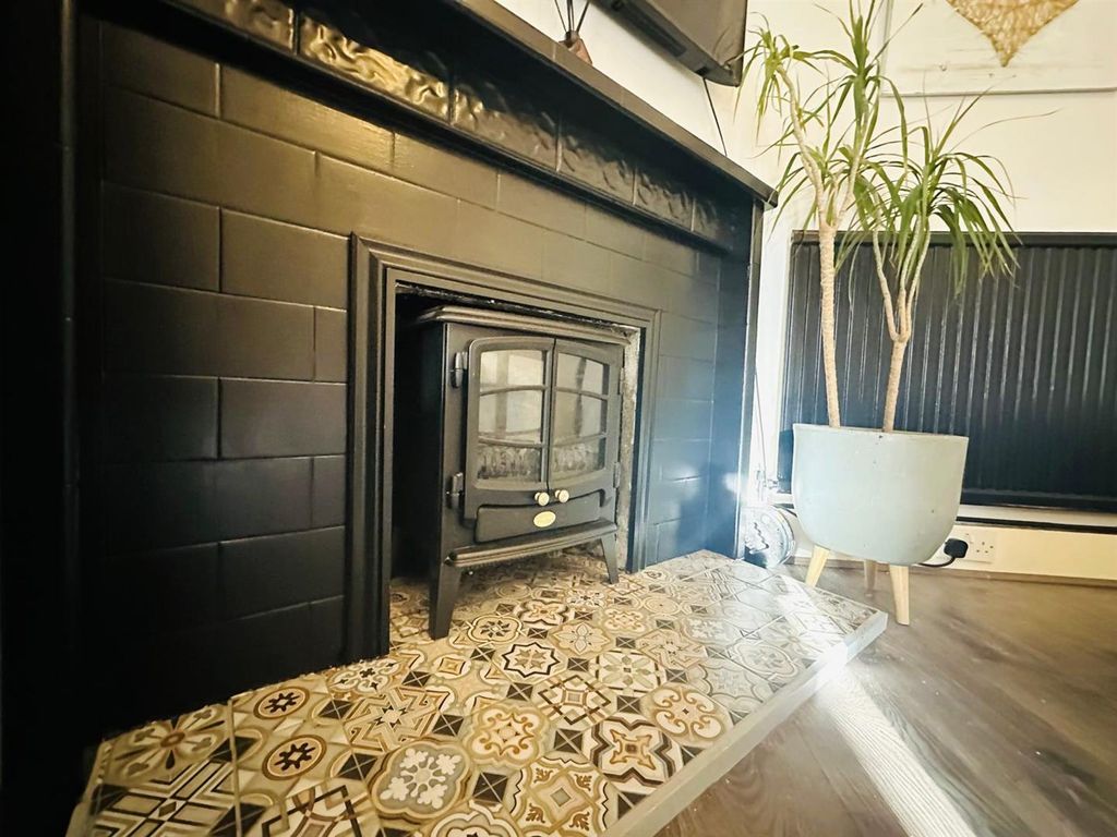 Property photo 3 of 14