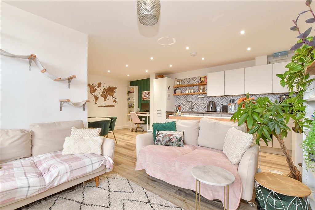 Property photo 3 of 8 Lounge/ Kitchen /Diner