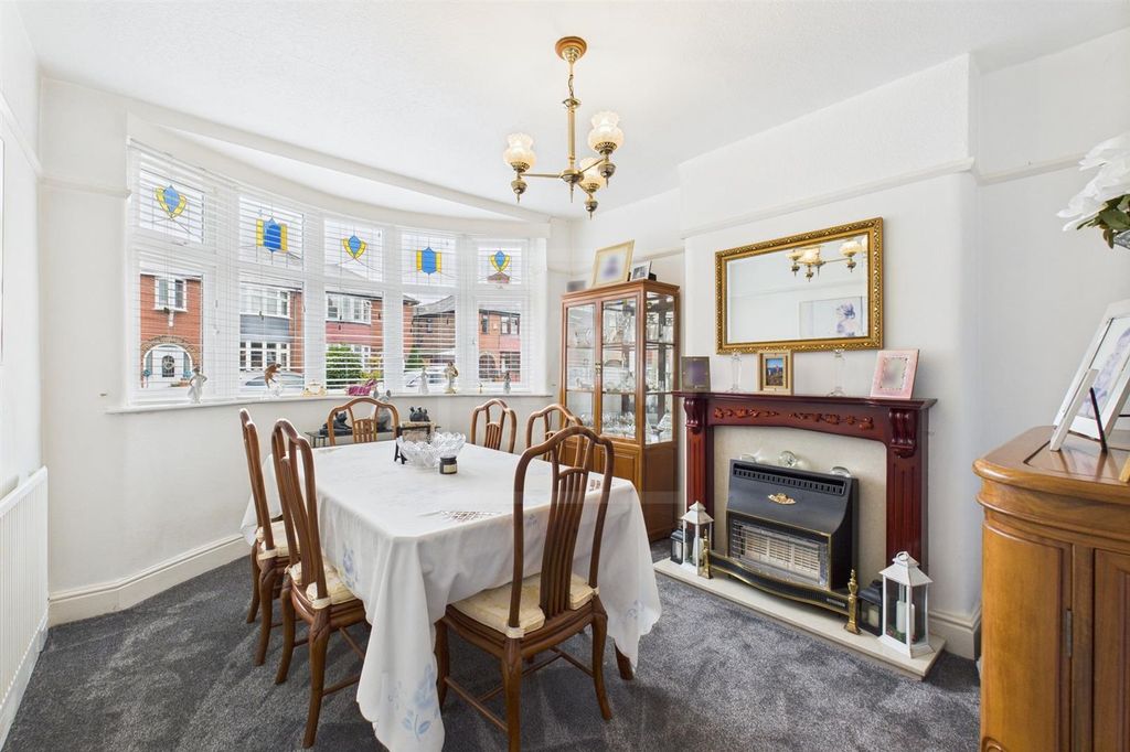 Property photo 3 of 19 Dining