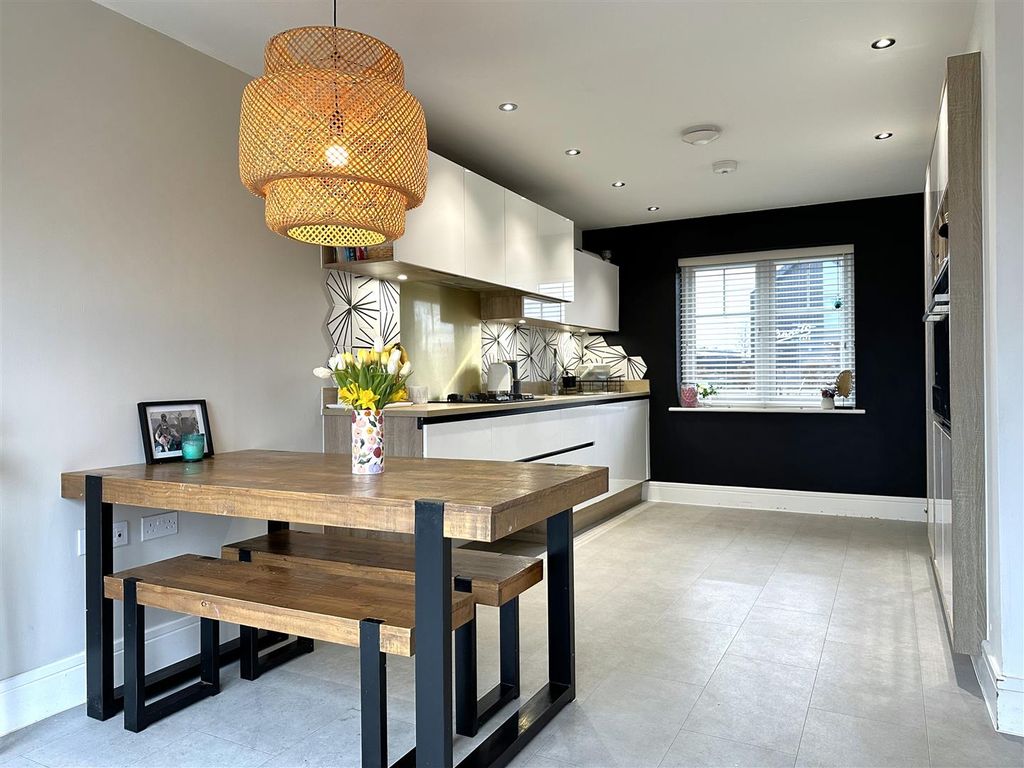 Property photo 2 of 24 Open-Plan Dining Kitchen 206