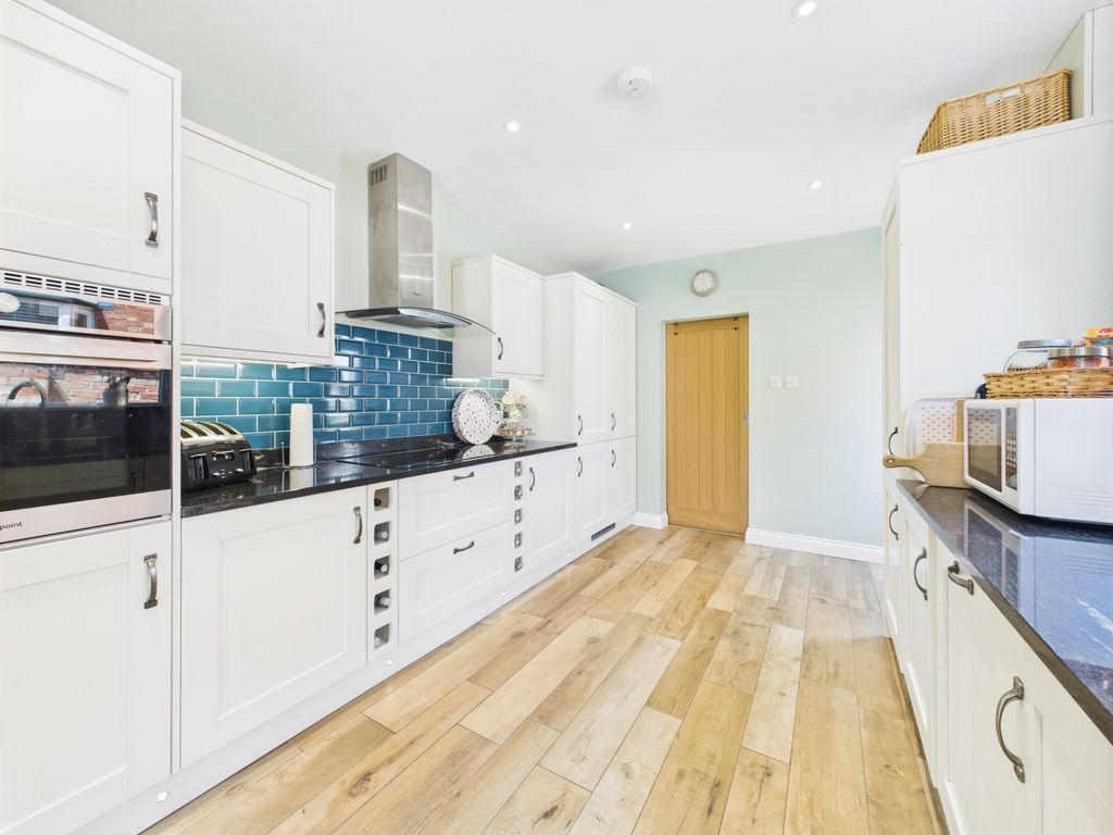 Property photo 2 of 19 Kitchen