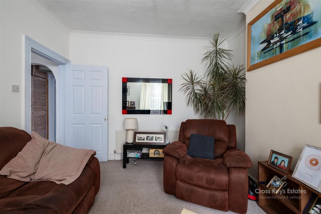 Property photo 3 of 17 Sitting Room