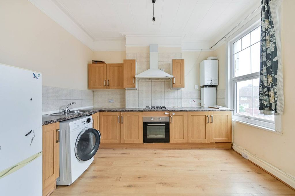 Property photo 3 of 6