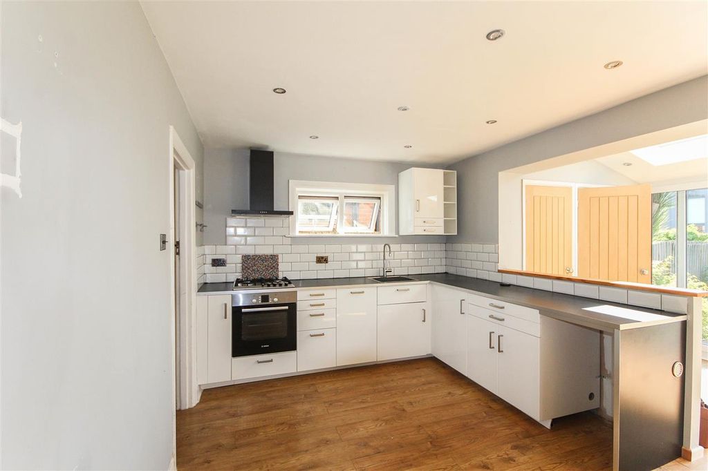 Property photo 3 of 10 Kitchen/Breakfast Room