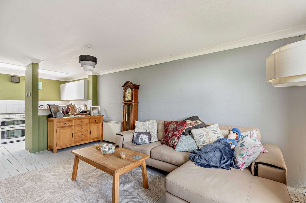 Property photo 3 of 20