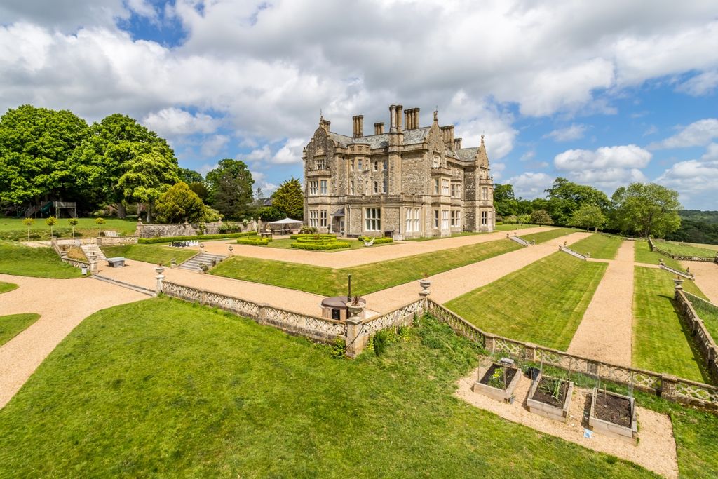 Property photo 1 of 33