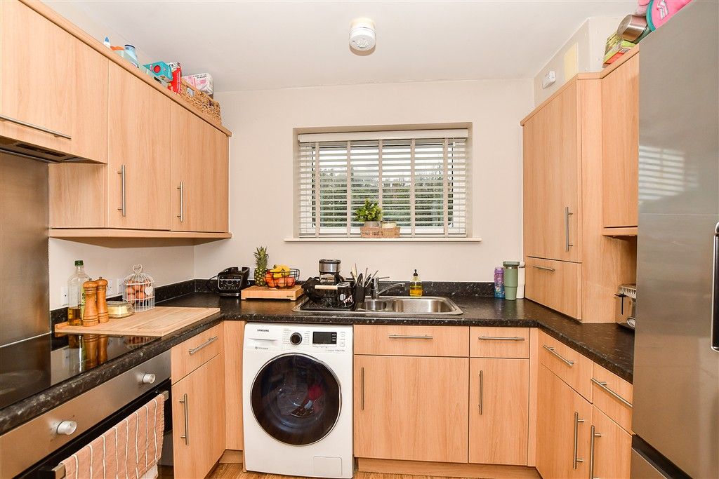 Property photo 3 of 9 Kitchen