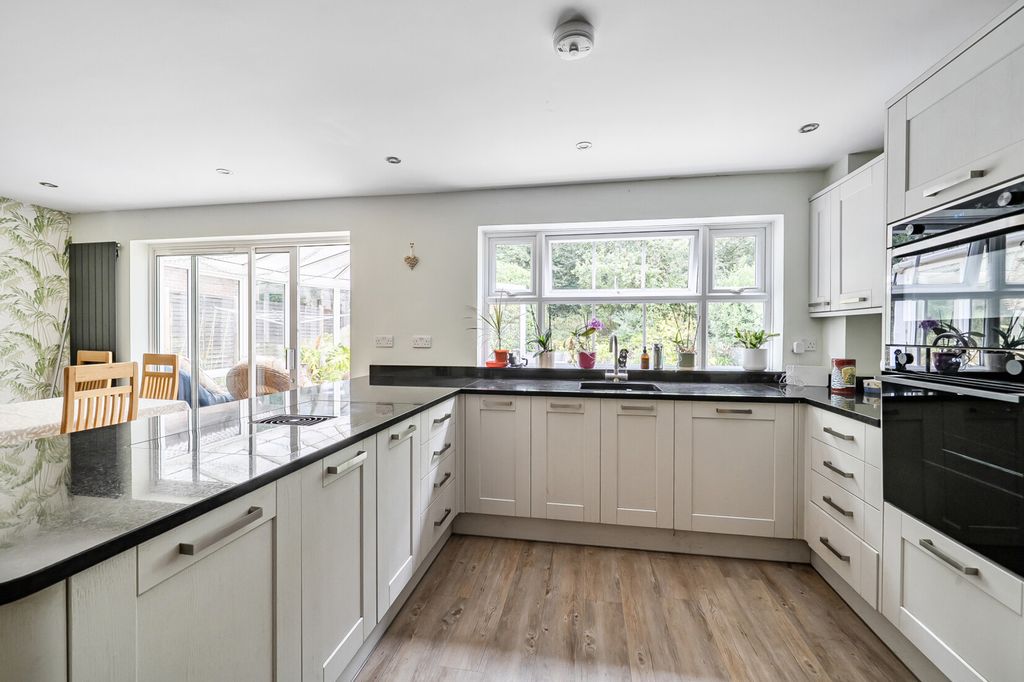 Property photo 3 of 19 Kitchen