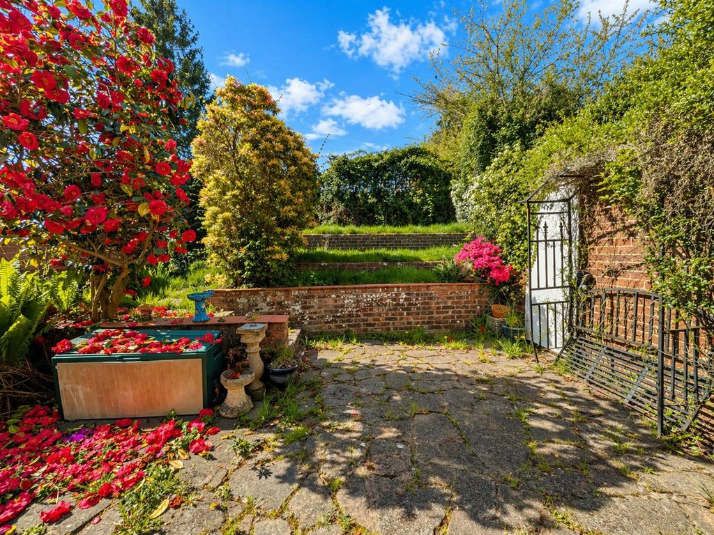 Property photo 2 of 14 28 Leveller Road - Garden.Jpg