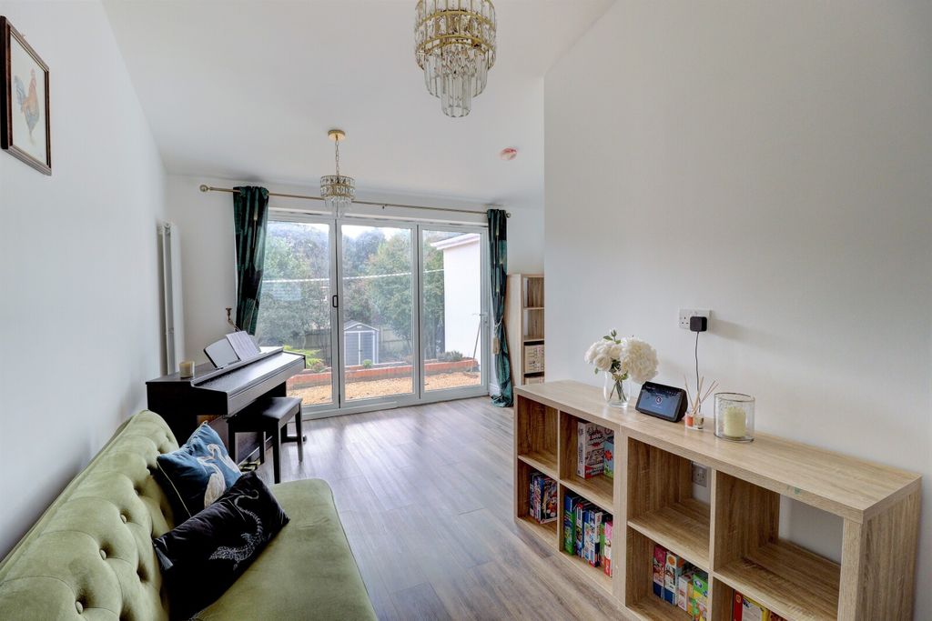 Property photo 3 of 17 Picture No. 18