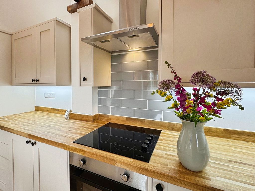 Property photo 3 of 24