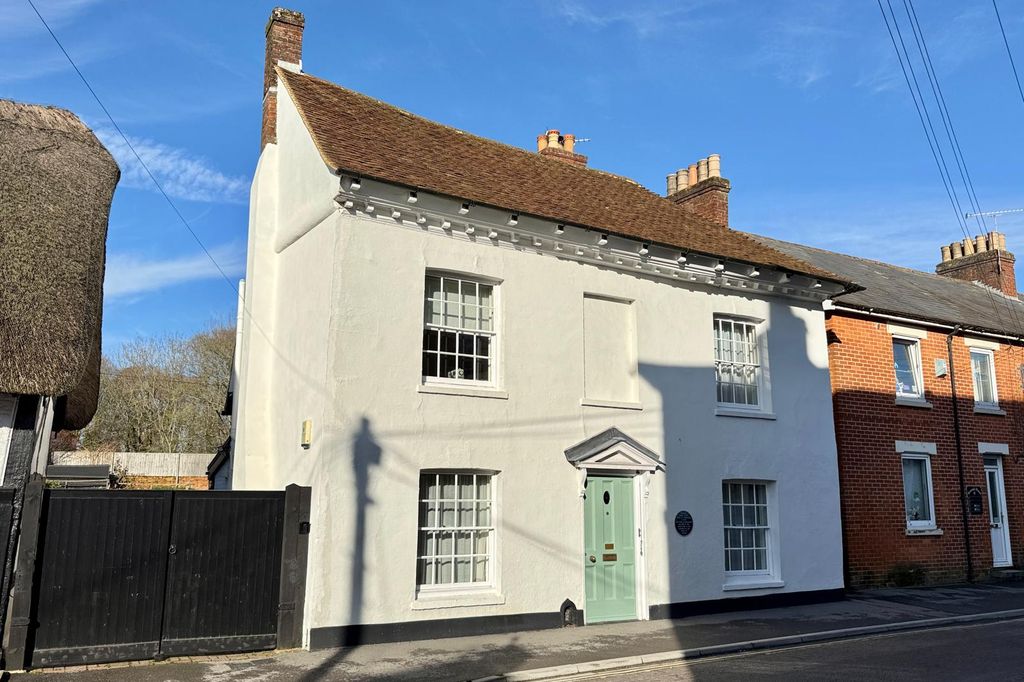 Property photo 1 of 37 Four Bedroom Home In The Town Centre