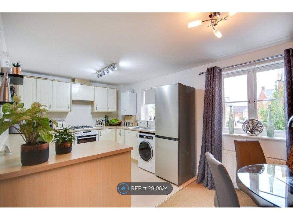 Property photo 3 of 8 Kitchen