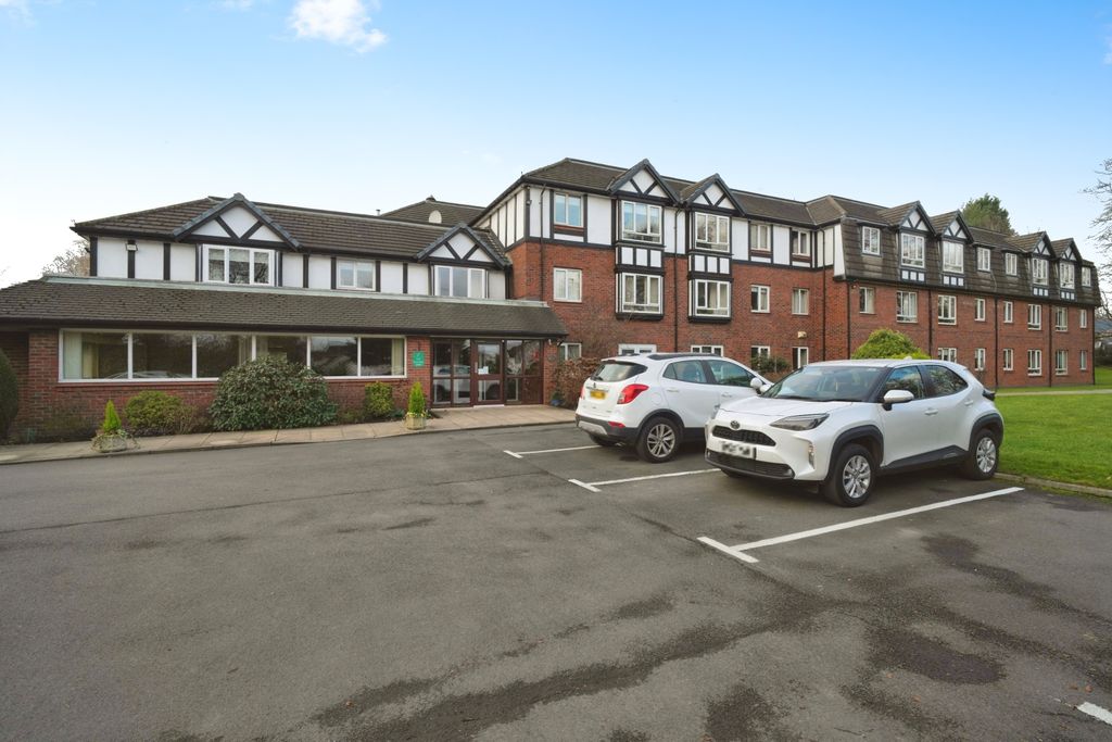Property photo 2 of 15 Entrance Porch