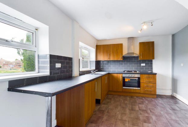 Property photo 3 of 9 Kitchen