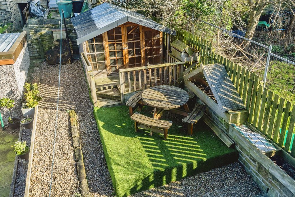 Property photo 2 of 18 Rear Gardens