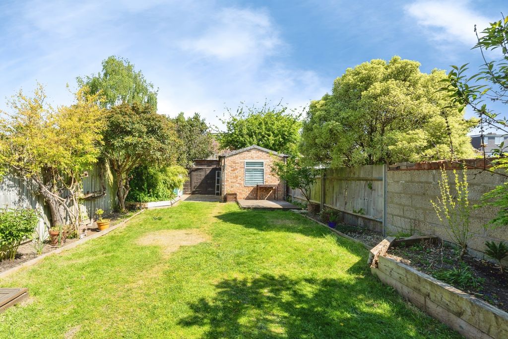 Property photo 3 of 17 Garden