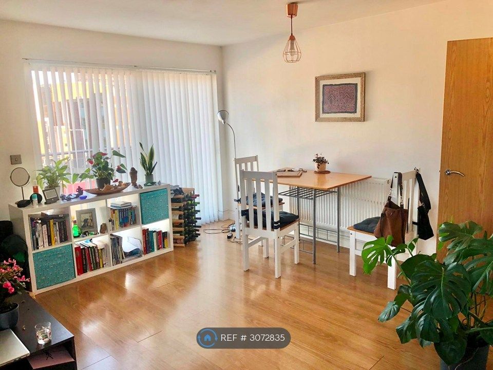 Property photo 3 of 8 Lounge