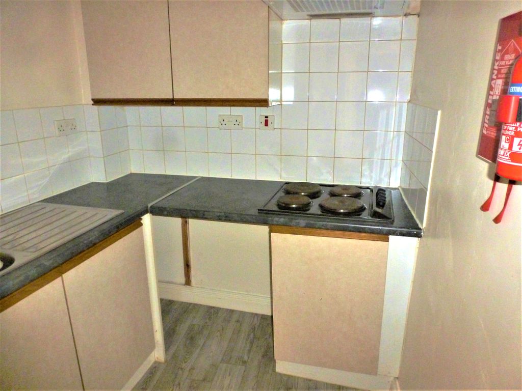 Property photo 1 of 4 Kitchen