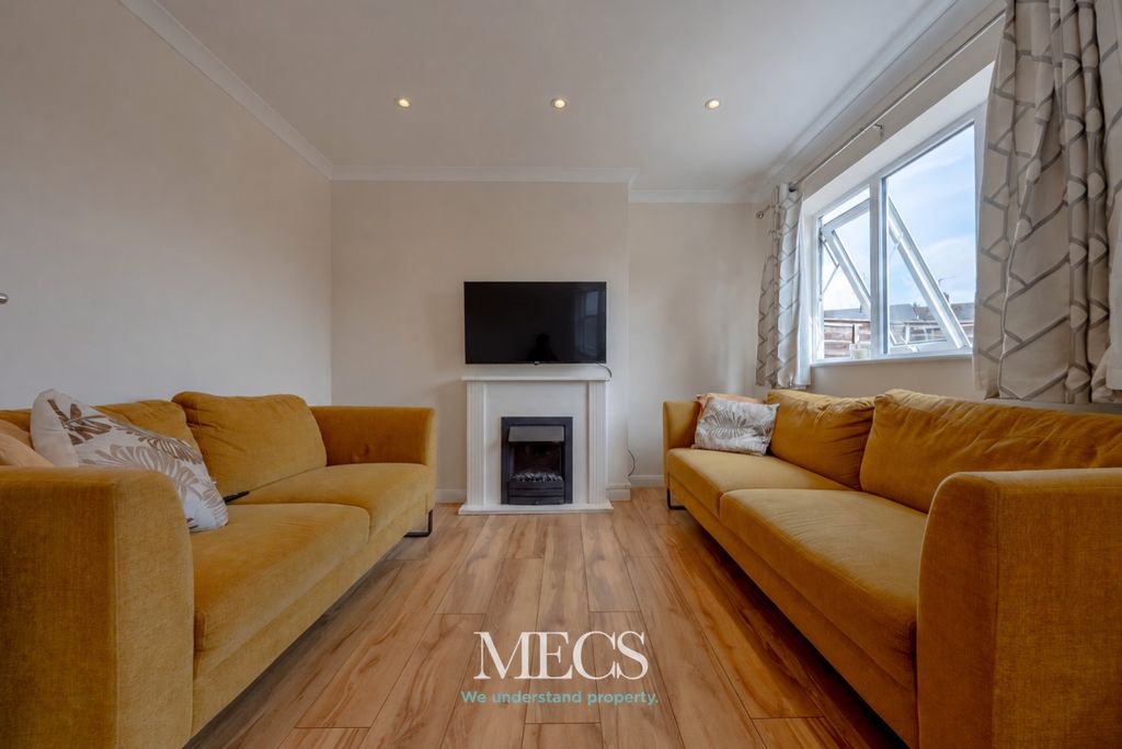 Property photo 2 of 15 5341813