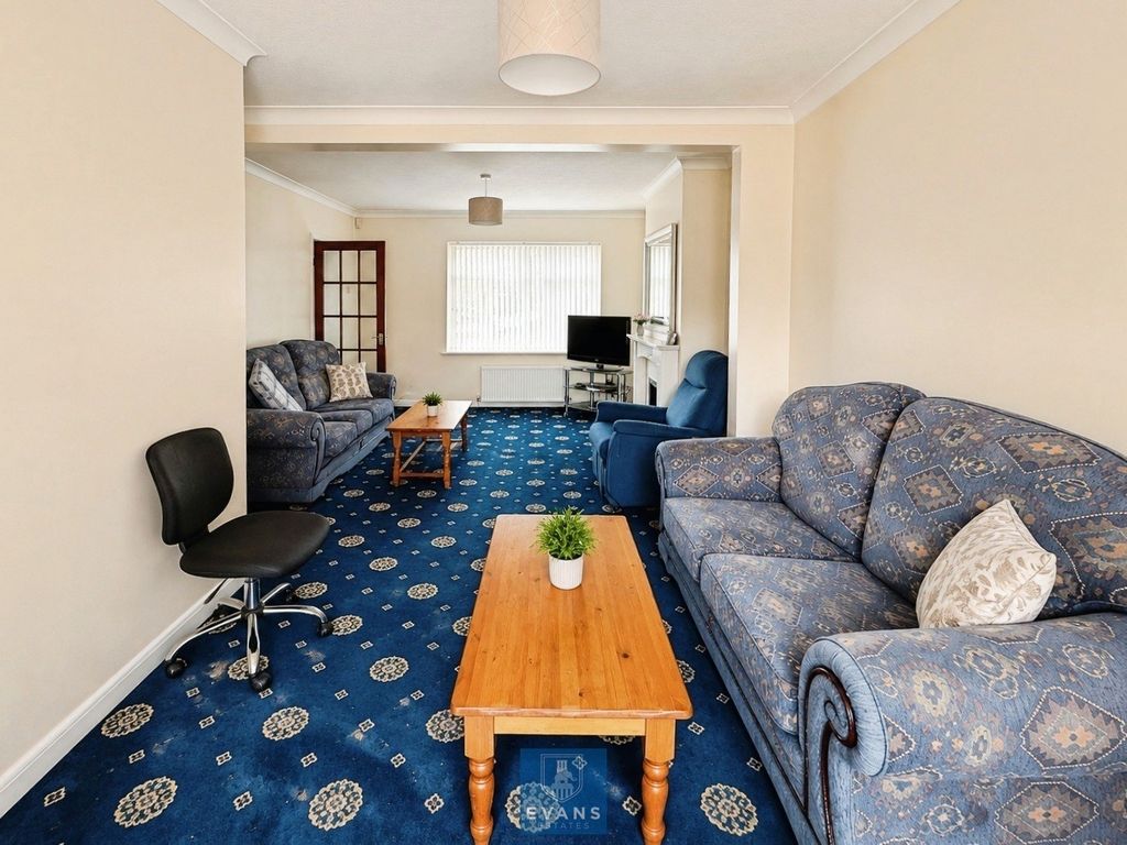 Property photo 3 of 11 Living Room