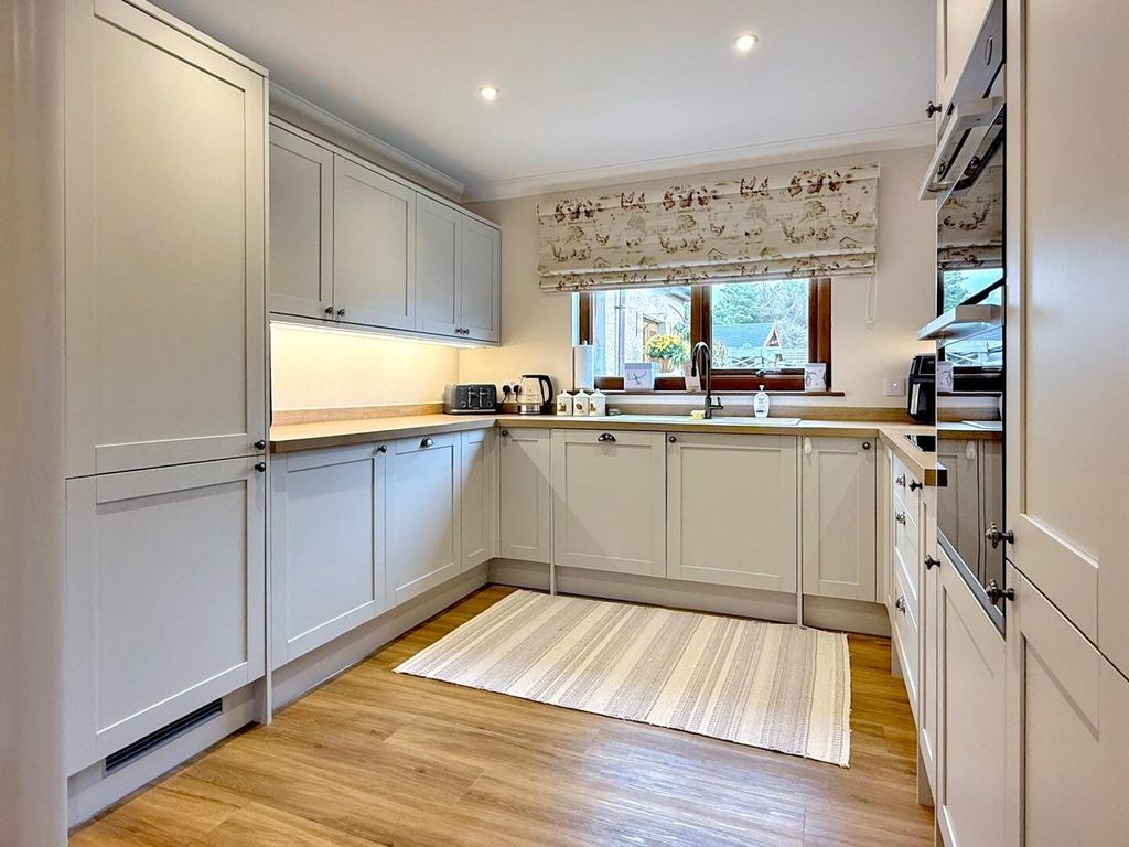 Property photo 3 of 30 Kitchen