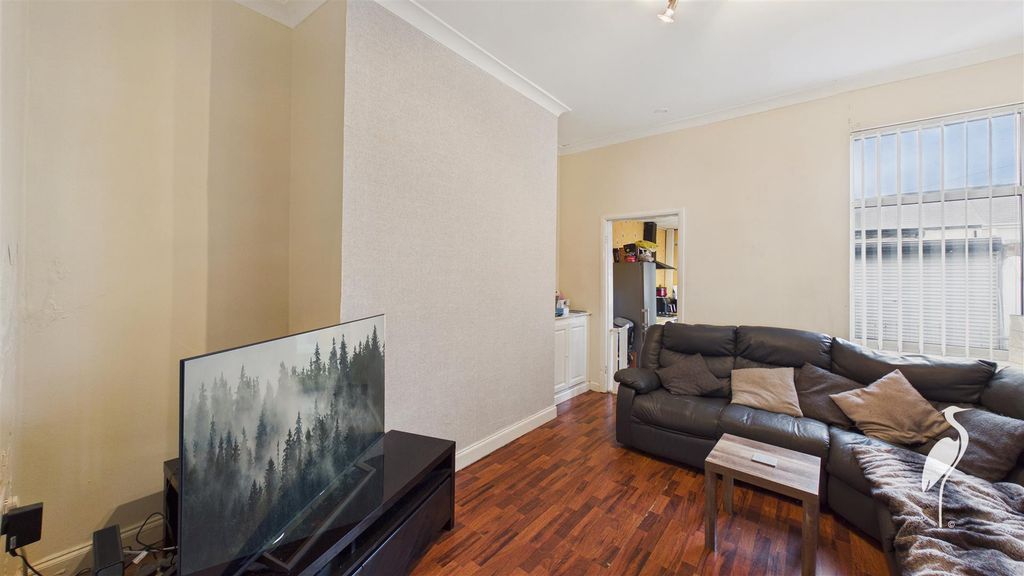 Property photo 2 of 14 Lounge