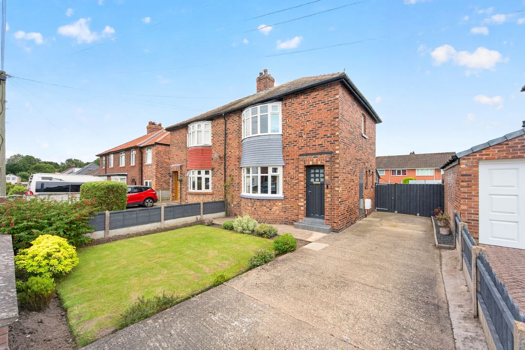 Property photo 1 of 18 External