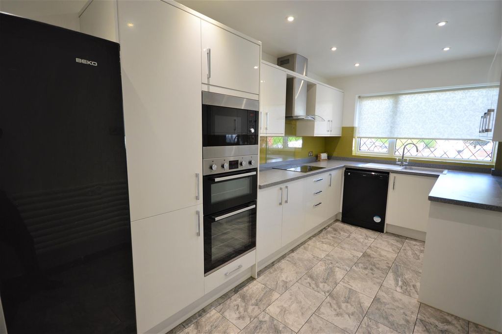 Property photo 3 of 13 Kitchen