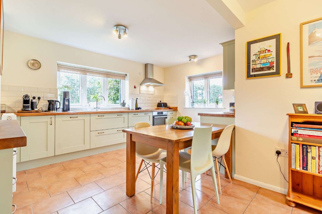 Property photo 3 of 18 Kitchen