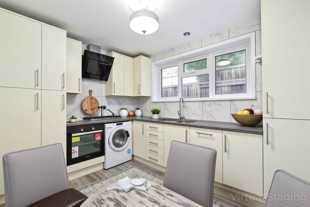 Property photo 3 of 11 Kitchen Virtually Staged
