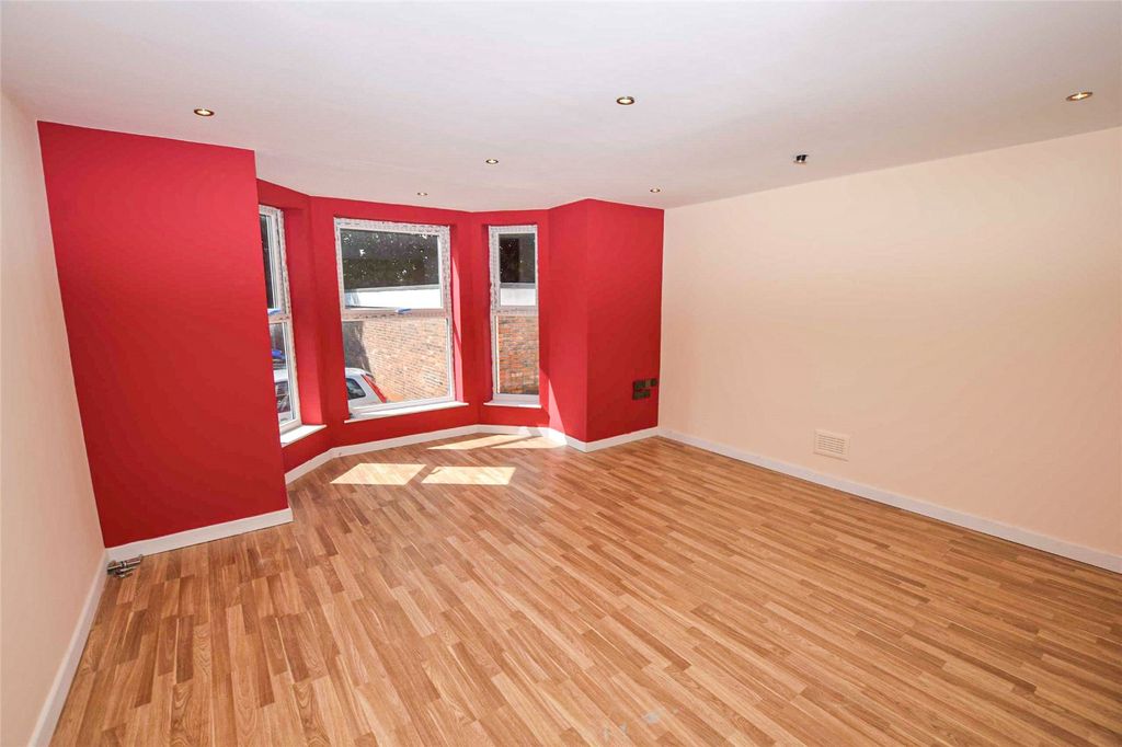 Property photo 2 of 10 Picture No. 30