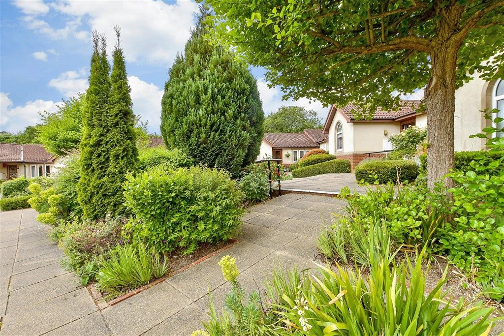 Property photo 1 of 13 Communal Gardens