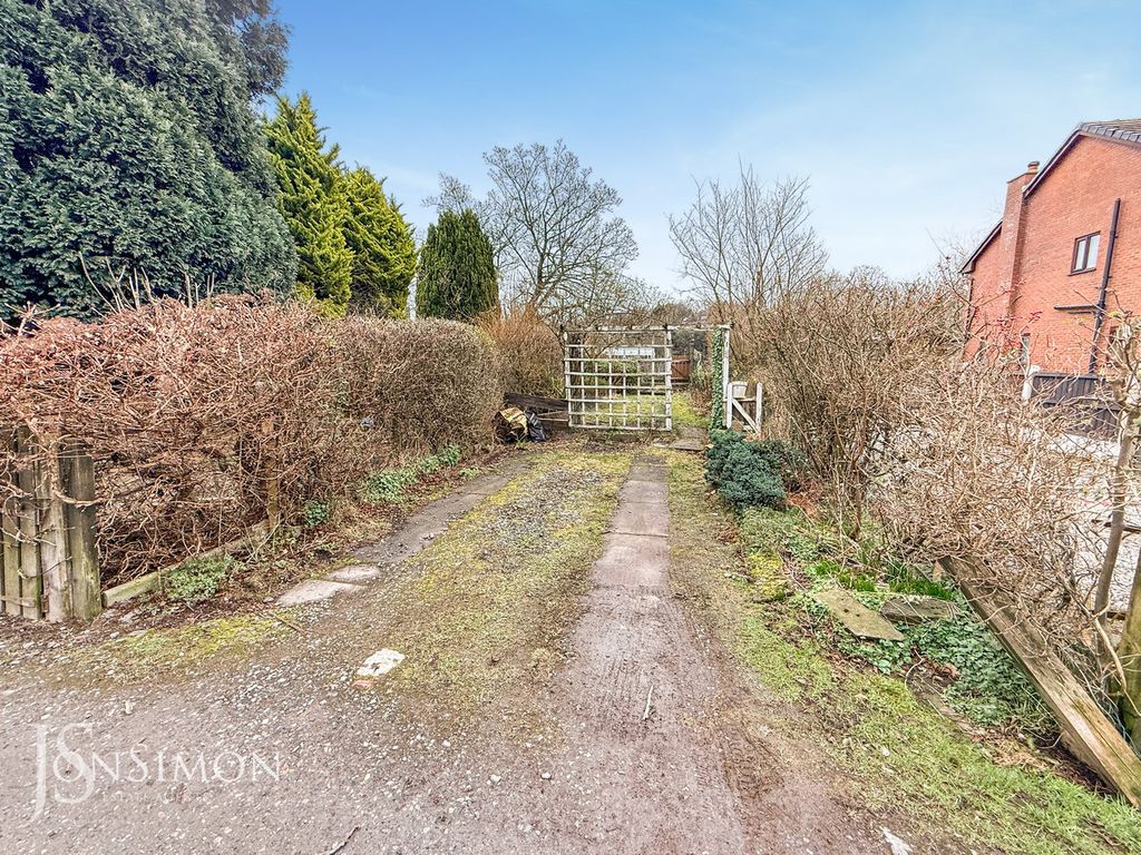 Property photo 2 of 21