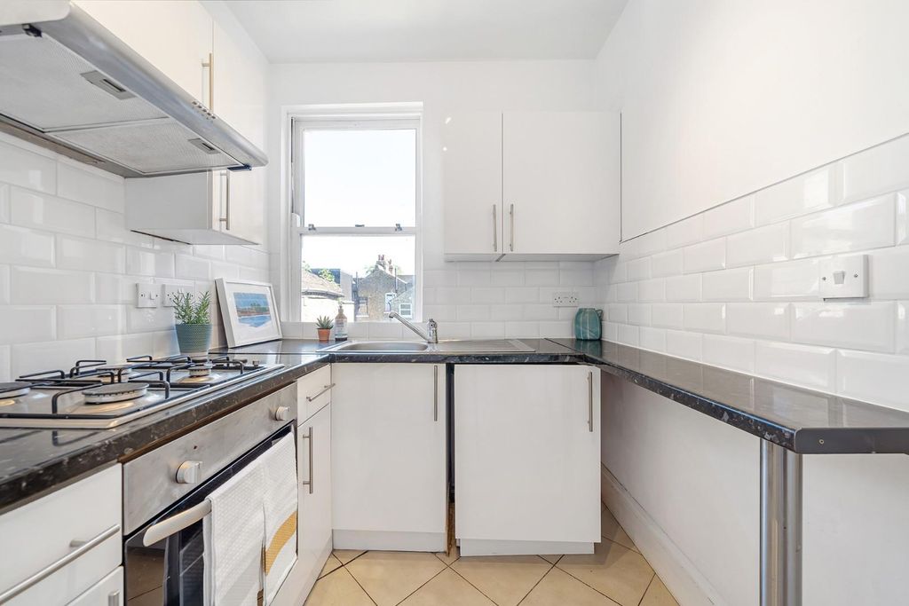 Property photo 3 of 10 Kitchen.Jpg
