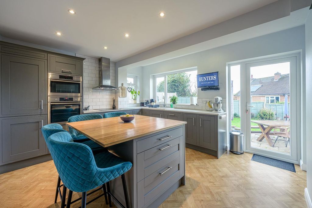 Property photo 3 of 27