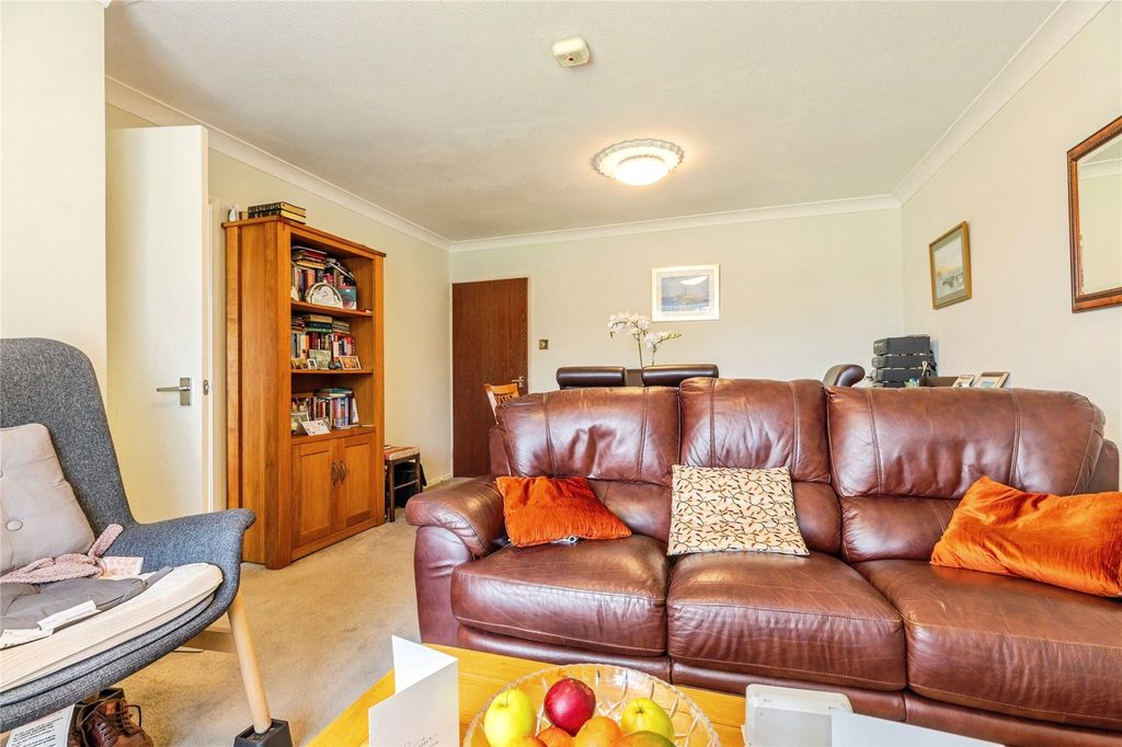 Property photo 3 of 17 Picture No. 02