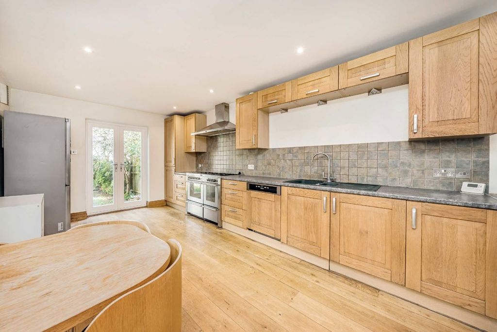 Property photo 2 of 6