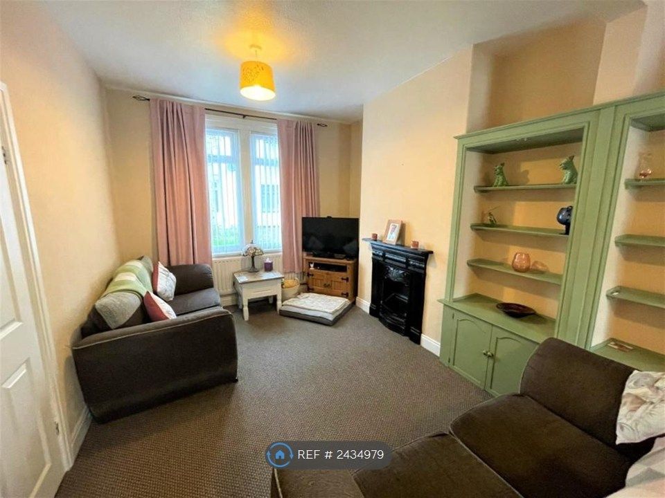 Property photo 1 of 9 Living