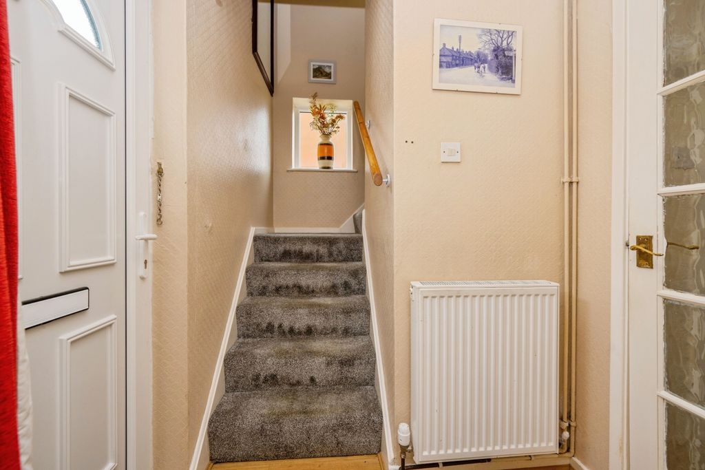 Property photo 2 of 20 Entrance Hall
