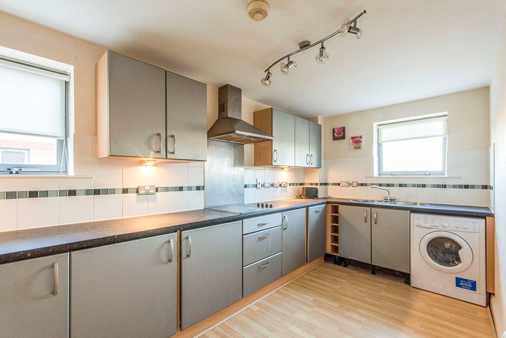 Property photo 3 of 9 Kitchen