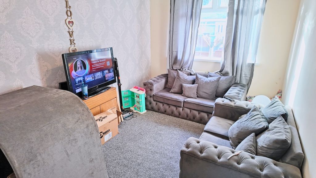 Property photo 2 of 18