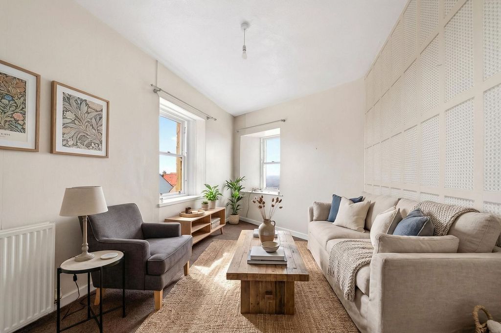 Property photo 2 of 35 Staged Lounge